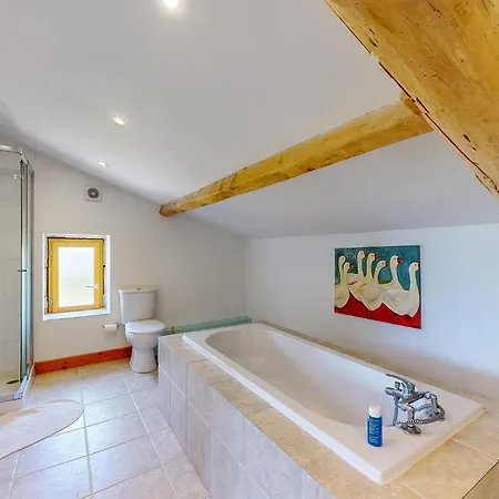3 Bedroom Beautiful In Armillac