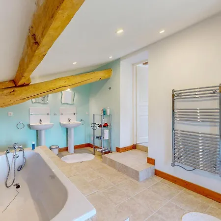 3 Bedroom Beautiful In 度假居